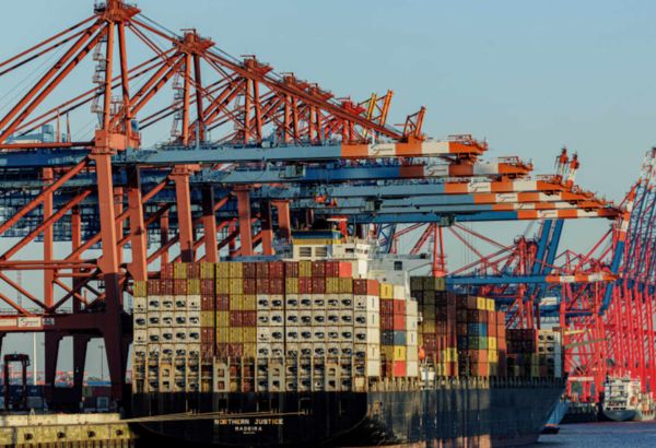 German Trade Surplus Expands in December Due to 6.7% Decrease in Imports