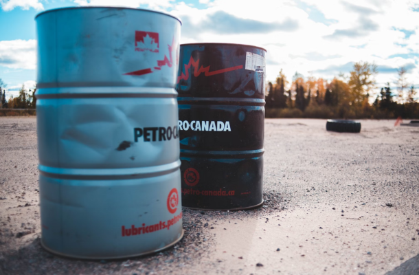 Crude inventories fall more than expected, but oil markets still under pressure.