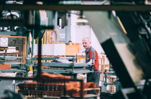 Manufacturing PMI stays within the realm of contraction