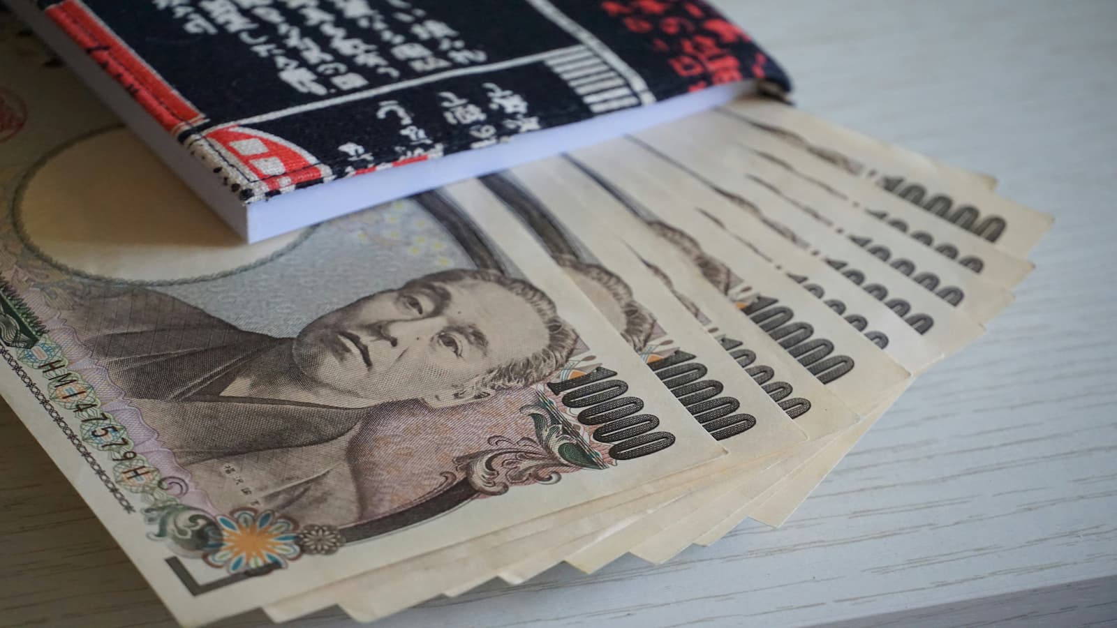 Yen Rises Amid Monetary Policy Shifts and Global Forex Dynamics