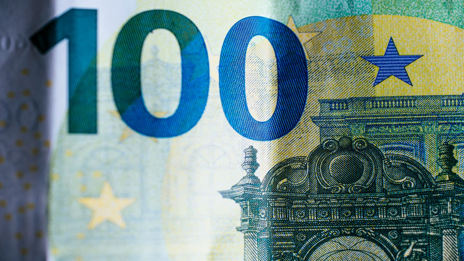 EUR/USD Exchange Rate Dynamics: Influence of Eurozone Consumer Data